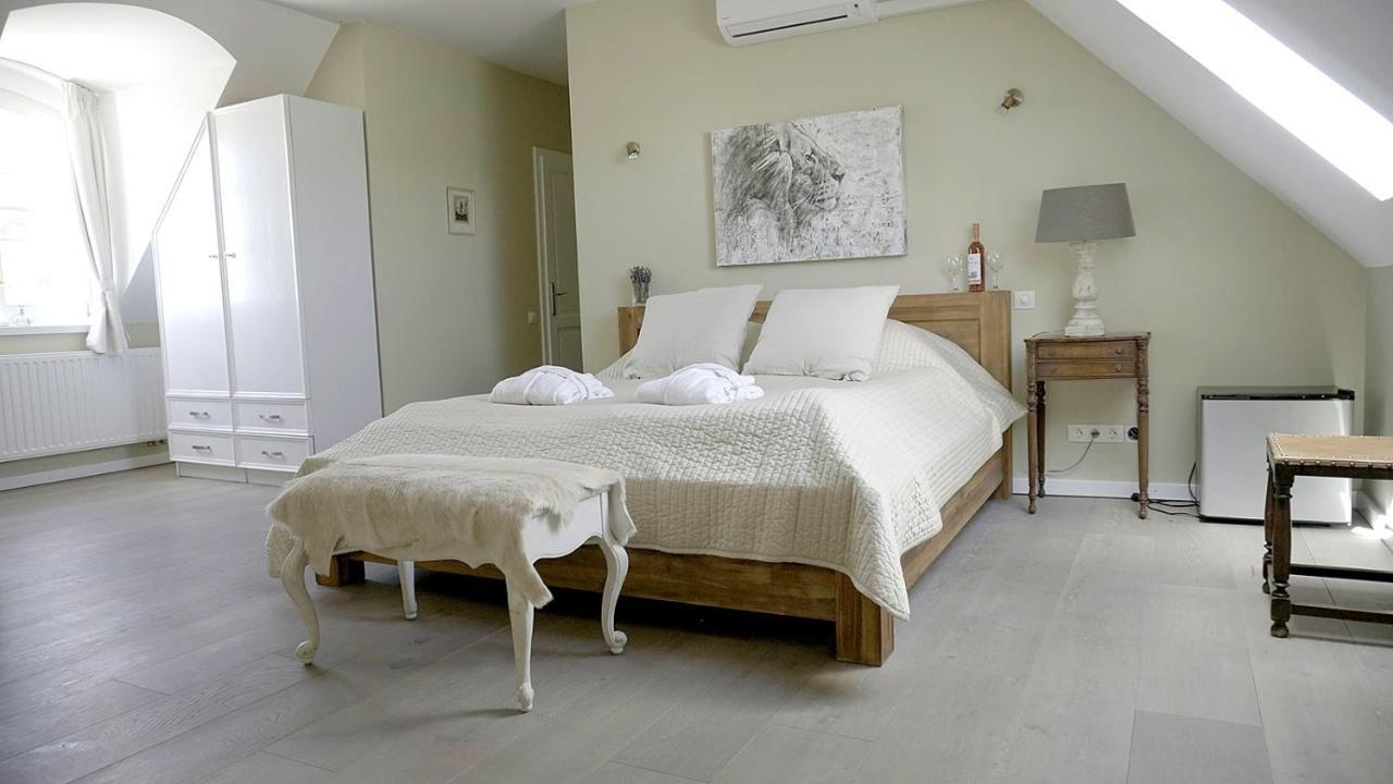 Liszkay Borkuria Hotel Monoszlo Buitenkant foto
