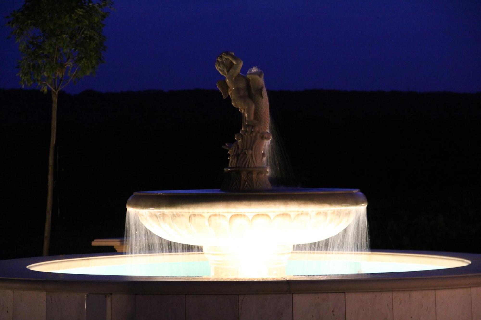 Liszkay Borkuria Hotel Monoszlo Buitenkant foto
