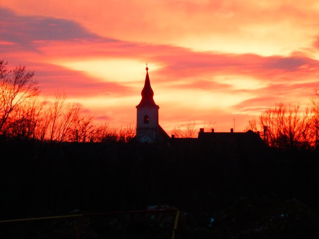 Liszkay Borkuria Hotel Monoszlo Buitenkant foto