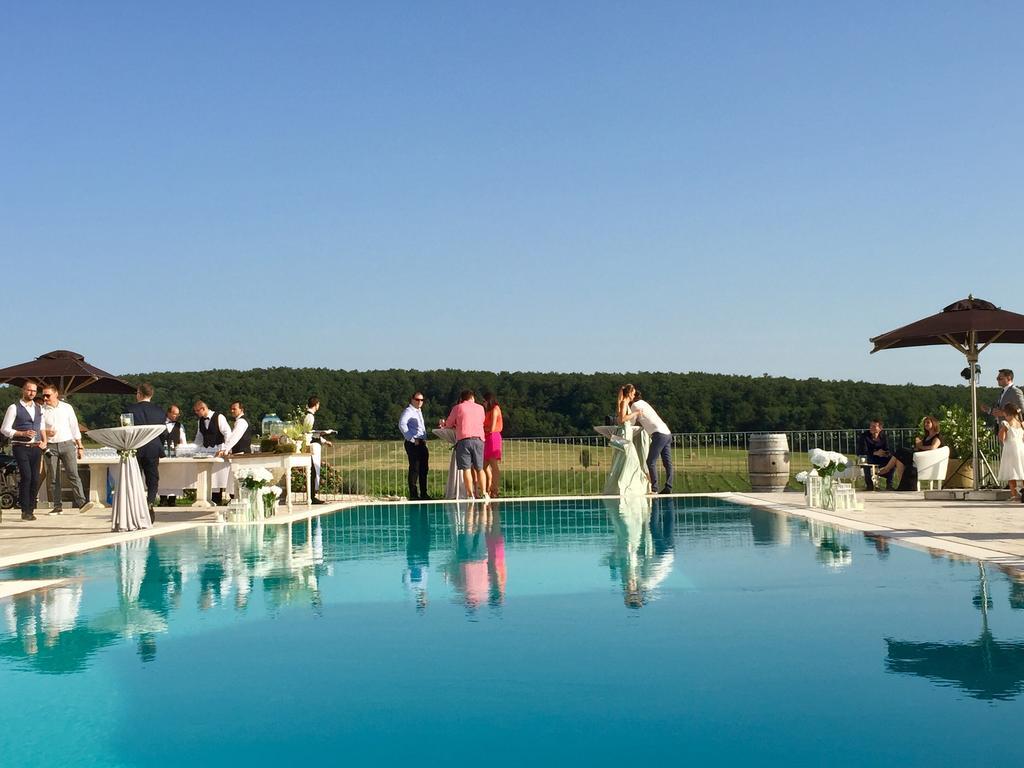 Liszkay Borkuria Hotel Monoszlo Buitenkant foto