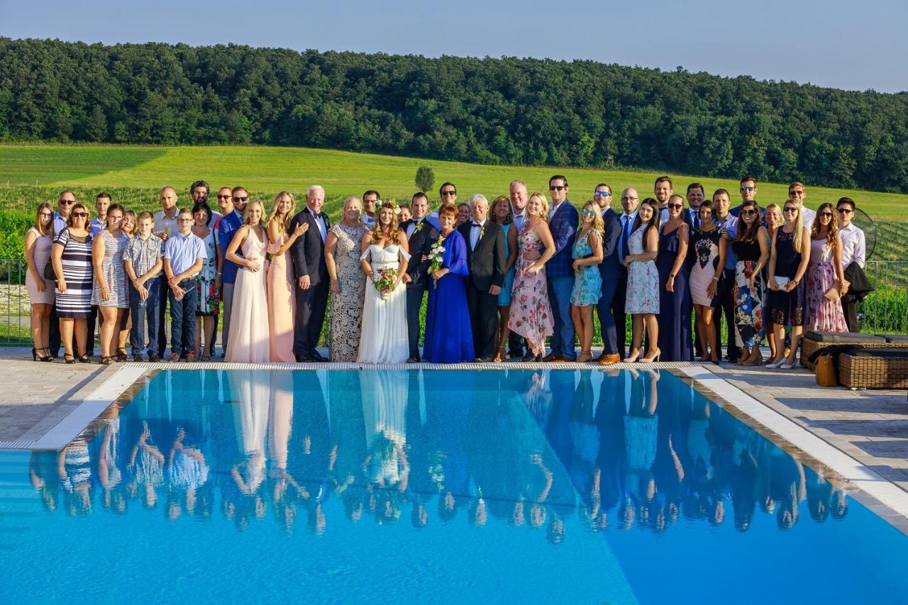 Liszkay Borkuria Hotel Monoszlo Buitenkant foto
